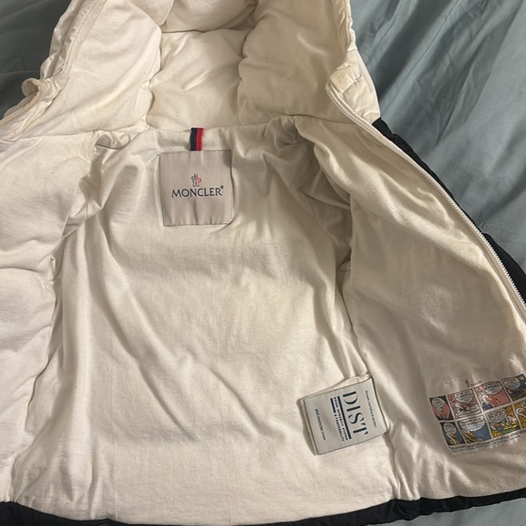 Baby boy moncler coat size 18-24 months worn a few times, zipper missing - Picture 3 of 6